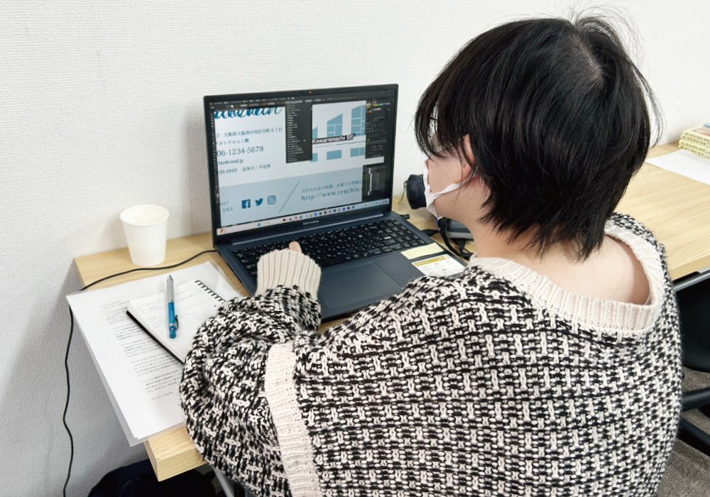 作業をする利用者さん