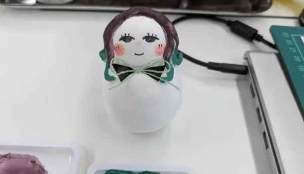 クリスマスツリー制作、個性あふれる装飾が続々と